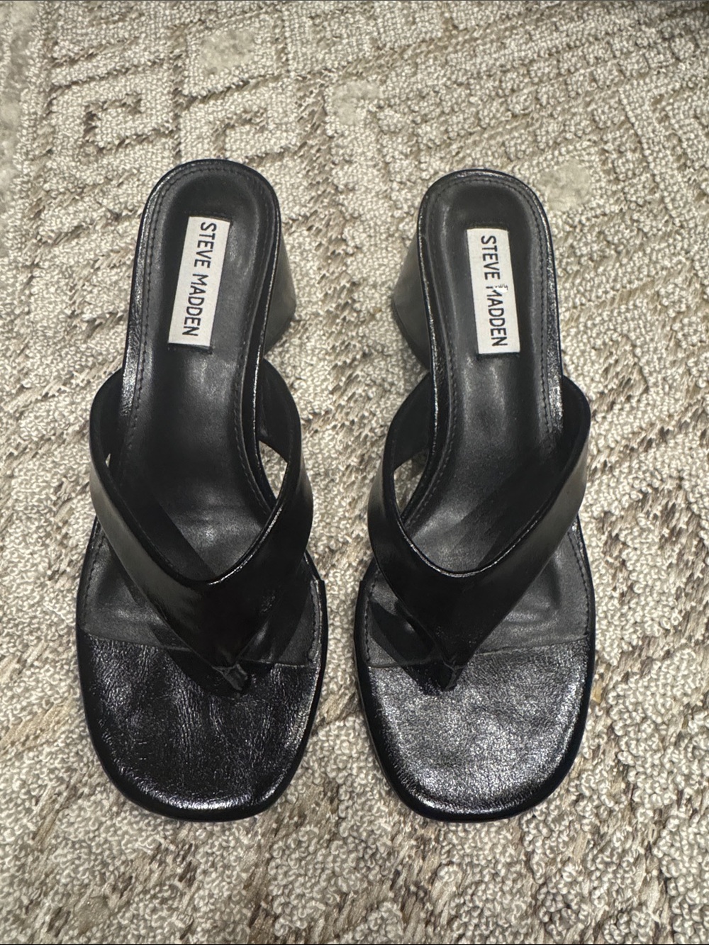 Steve Madden Black Leather Thong Heel Sandals with Block Heel